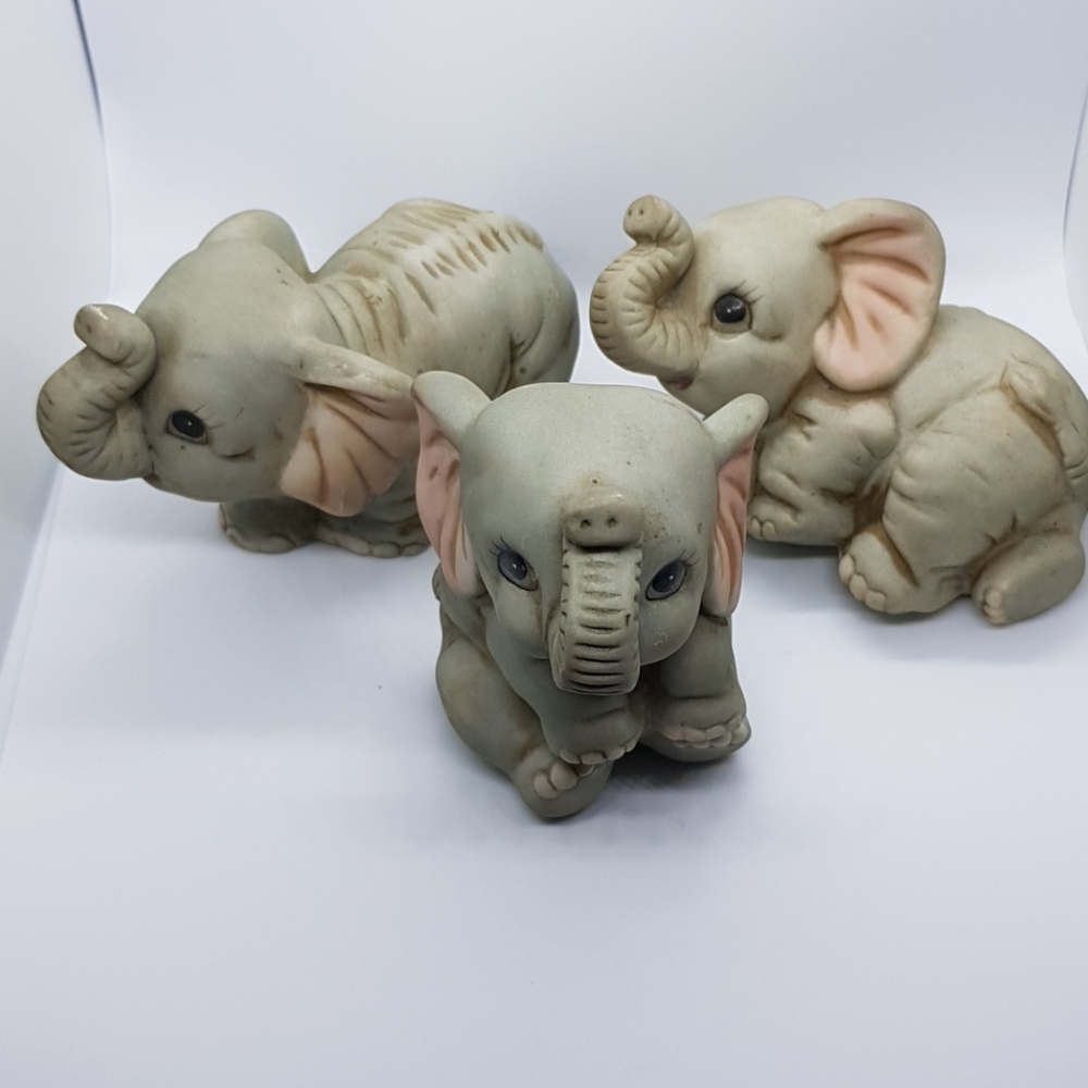 Porclen elephants